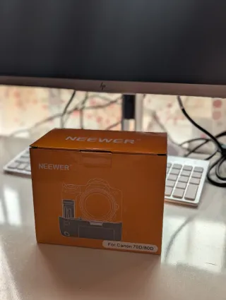 Set di accessori compatibili con Canon: Grip in dotazione