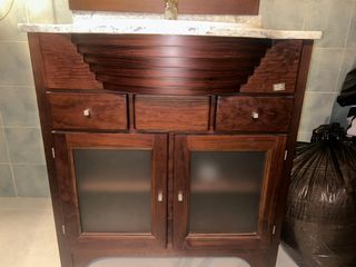 Mueble de baño madera y mármol con espejo