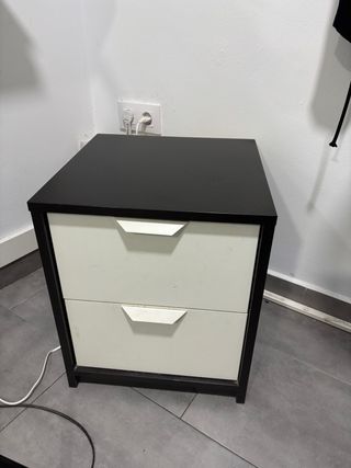Cajonera negra y blanca