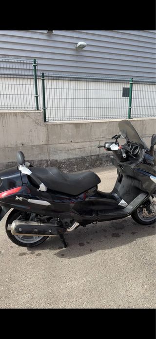 Piaggio X Evo 400