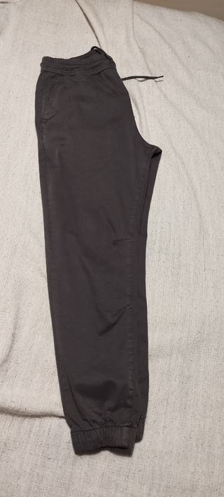 Pantalón Zara chico gris