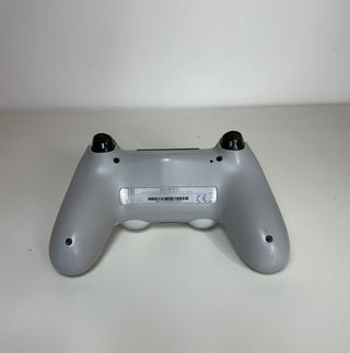 Consola Sony PS4 Pro Negra + Mando Blanco