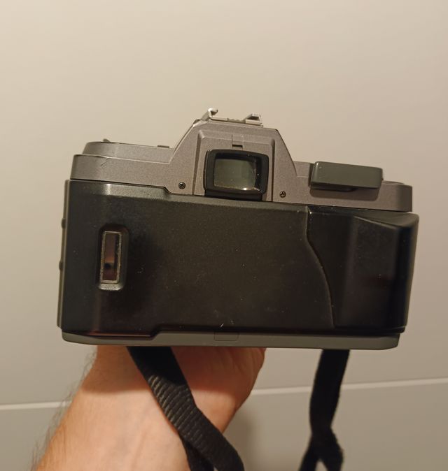 Cámara Pentax P30T con objetivo Zoom 70-200mm