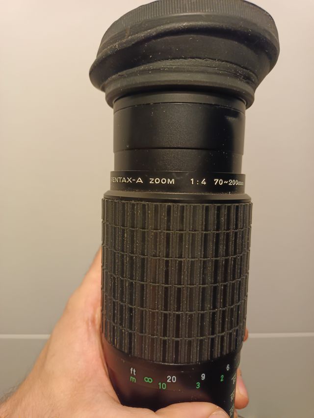 Cámara Pentax P30T con objetivo Zoom 70-200mm