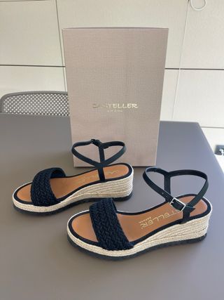 Sandalias Casteller con cuña esparto negras