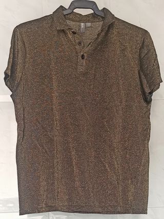 Polo con brillantes dorados 