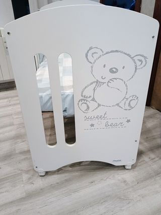 Cuna de bebé blanca micuna con textiles