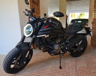 Ducati Monster 937 Negra mate