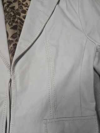 Chaqueta de piel blanca