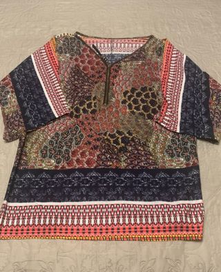 Blusa estampada talla L con cremallera
