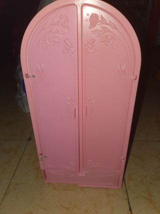Armario Barbie rosa con flores regalo