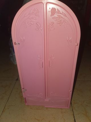 Armario Barbie rosa con flores regalo