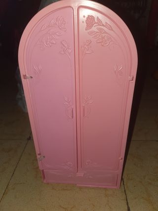 Armario Barbie rosa con flores regalo