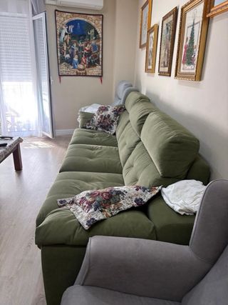 Sofá amplio de 3 plazas