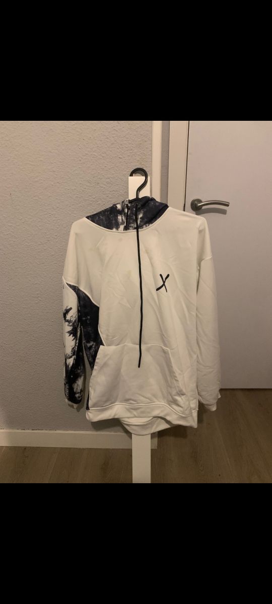 Sudadera con capucha y estampado