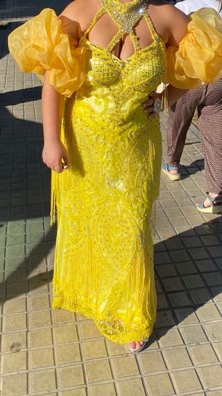 Vestido de fiesta amarillo con pedrería