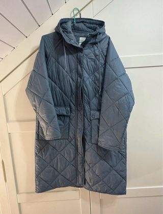 Plumífero largo acolchado azul Zara