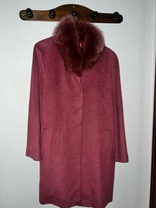 Abrigo vintage rojo con cuello de pelo