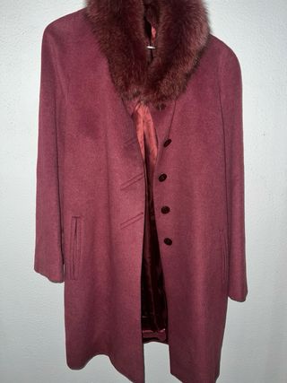 Abrigo vintage rojo con cuello de pelo