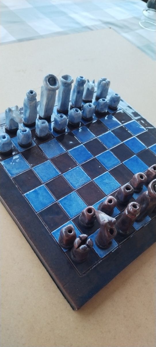 Ajedrez de cerámica artesanal