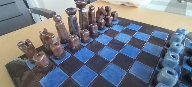 Ajedrez de cerámica artesanal