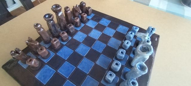 Ajedrez de cerámica artesanal