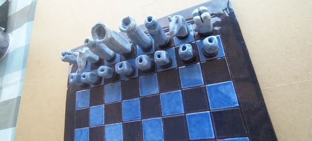 Ajedrez de cerámica artesanal