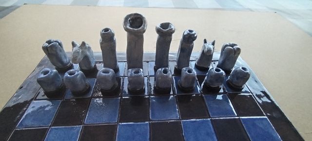 Ajedrez de cerámica artesanal