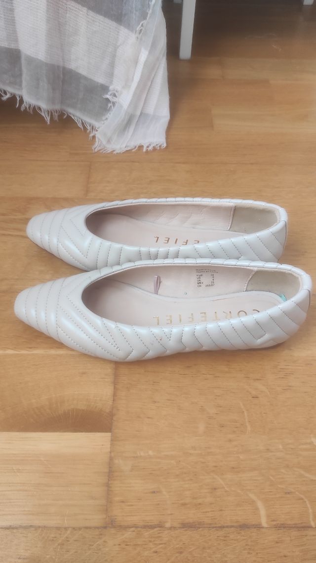 Zapatos planos Cortefiel beige talla 39