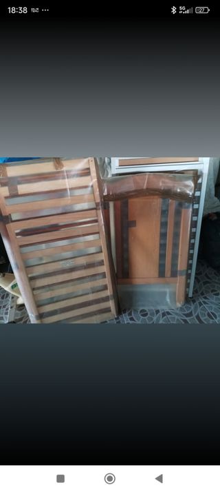 Cuna de bebé de madera