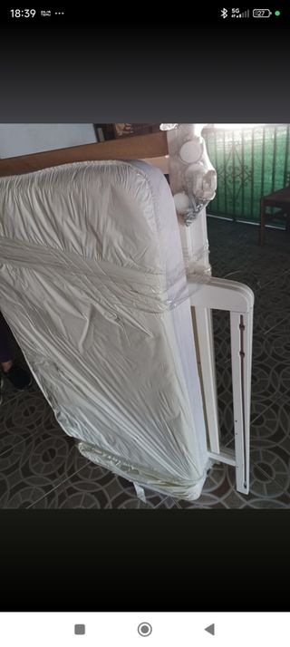 Cuna de bebé de madera