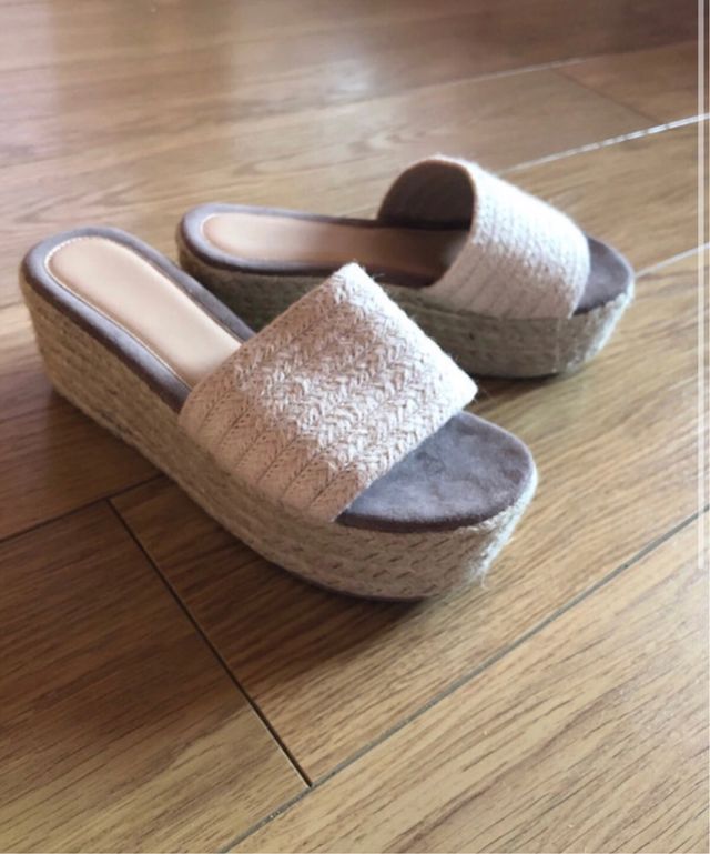 Sandalias cuña esparto beige y marrón
