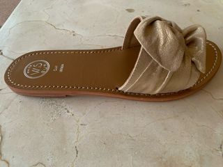 Sandalias doradas White Sun, sin usar