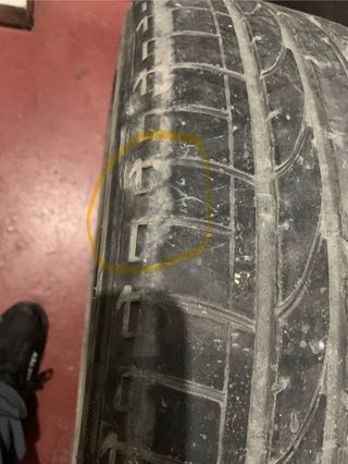 Bridgestone 235/45 R19 99V