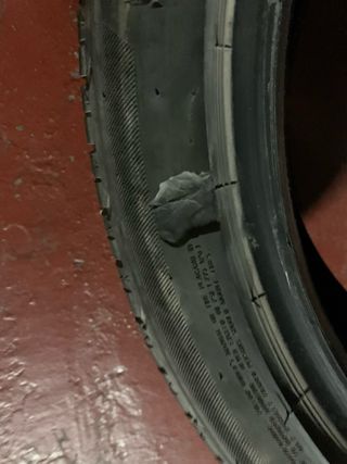 Bridgestone 235/45 R19 99V