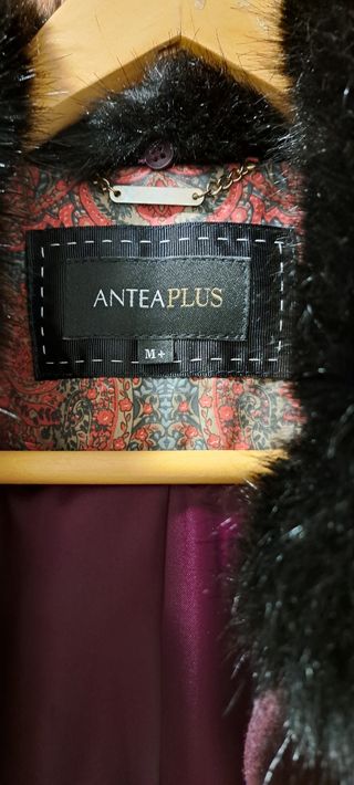 Abrigo morado ANTEAPLUS con cuello de pelo