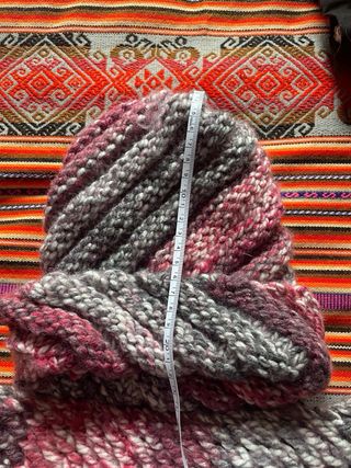 Gorro y cuello a juego y otro cuello largo verde