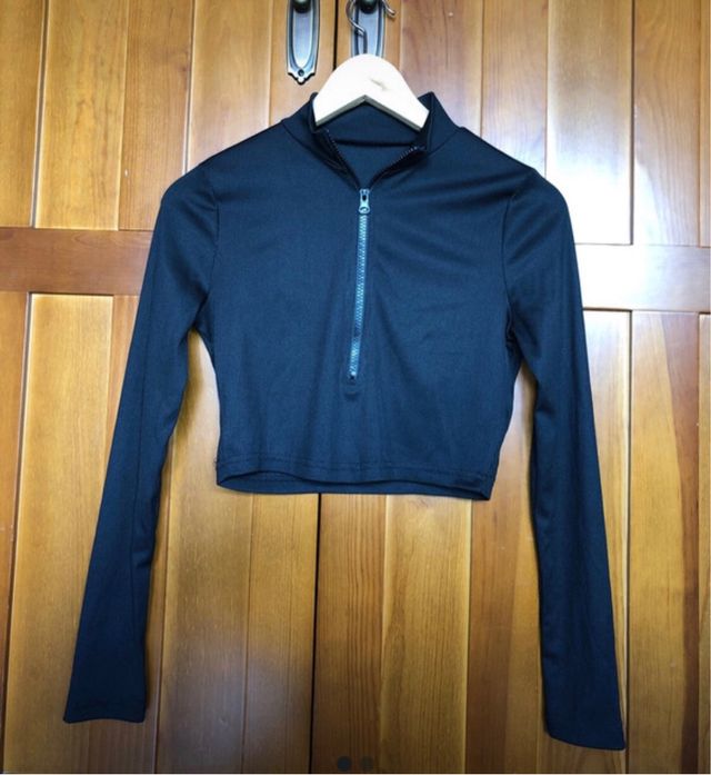 Top deportivo negro manga larga cremallera
