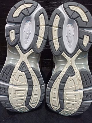 Asics 1130 Cream/Reddish Brown