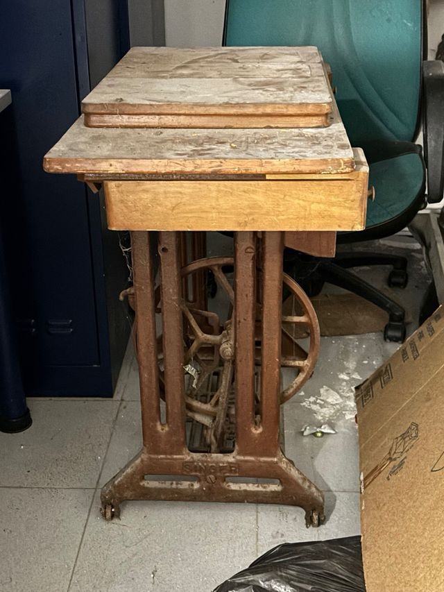 Máquina de coser Singer antigua