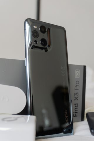 OPPO Find X3 Pro in argento