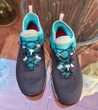 Zapatillas montaña Quechua grises y turquesa