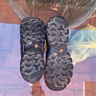 Zapatillas montaña Quechua grises y turquesa