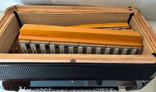 Acordeón Júpiter Bayan