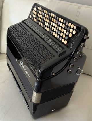 Acordeón Júpiter Bayan