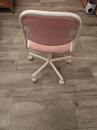 Silla infantil Ikea rosa