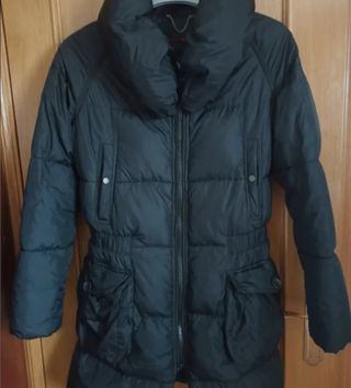 Plumas Levi's negro