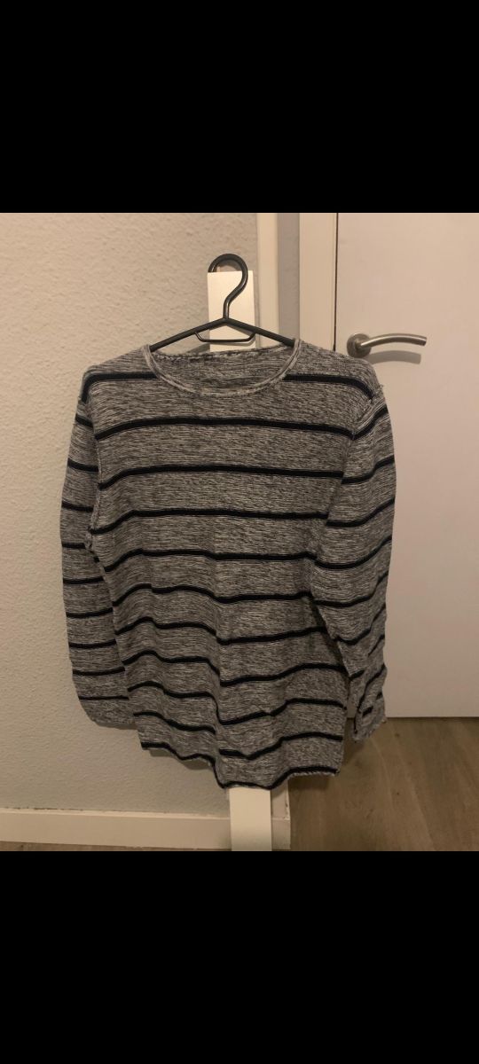 Jersey de rayas gris y negro