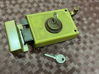 Cerradura Puerta Dorada con Llave