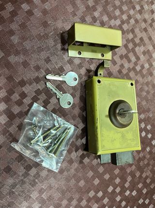Cerradura Puerta Dorada con Llave